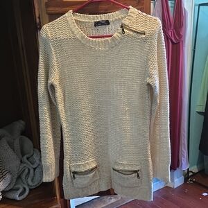 Women's Cream Sweater with Zipper Pockets